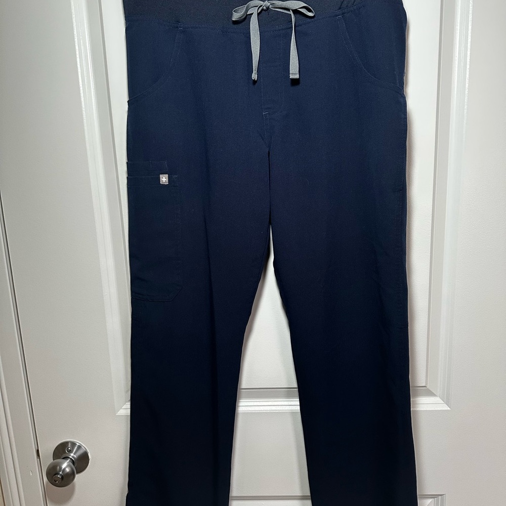Figs- Navy Kade Cargo Scrub Pants size medium